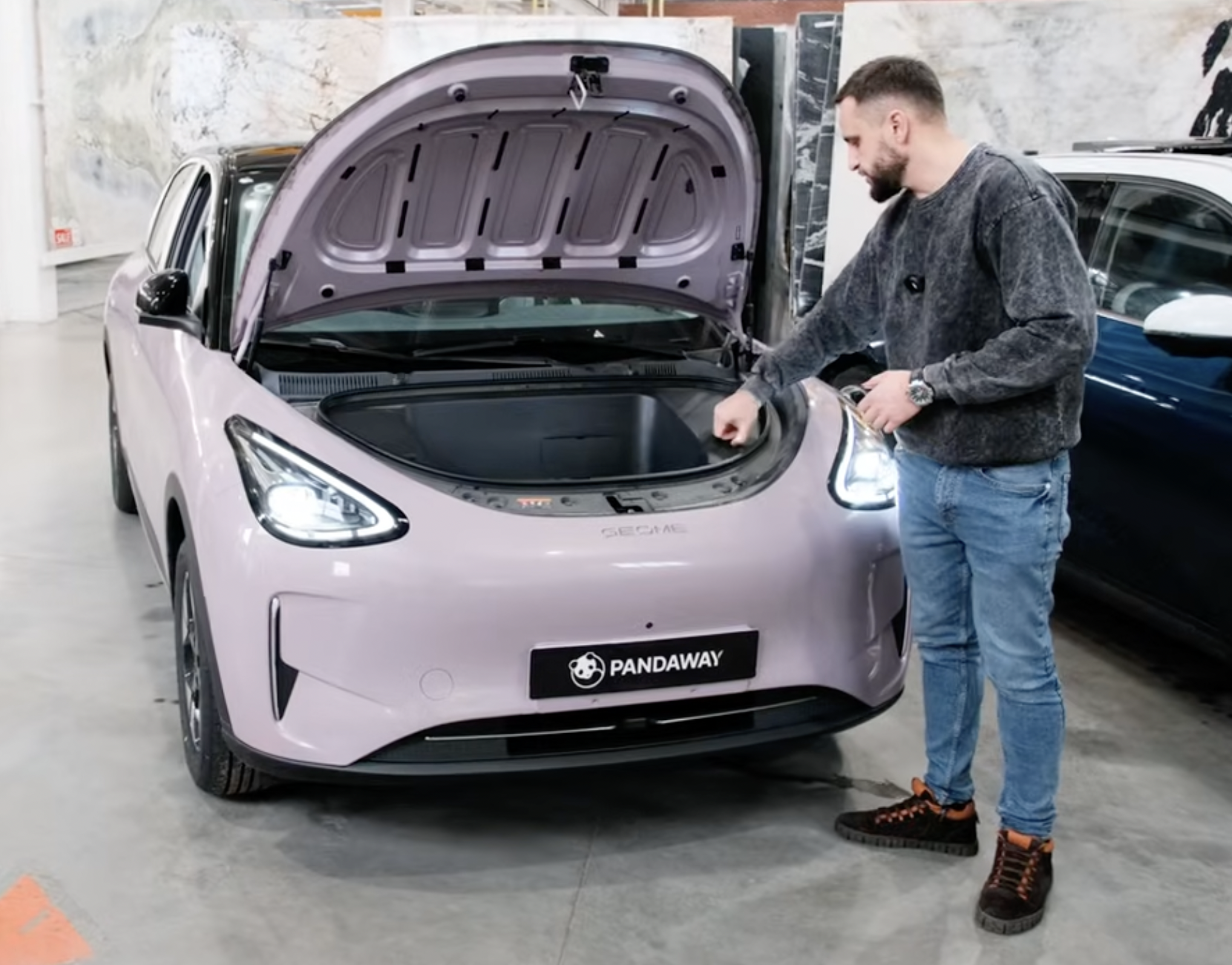 Осмотр автомобиля для обзора